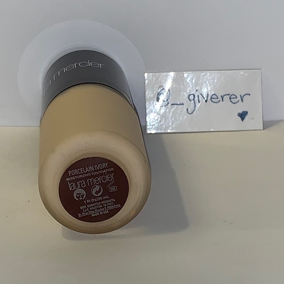 Porcelain Ivory Moisturizing Foundation Foundation Laura Mercier - Picture 3 of 6